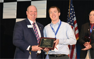 NSPE’S 2019–20 PRESIDENT DAVID MARTINI, P.E., F.NSPE, PRESENTS ERIC STRACK, P.E., WITH A PLAQUE OF APPRECIATION FOR STRACK’S ASSISTANCE IN CREATING A CONFERENCE SERIES FOR EMERGING LEADERS.